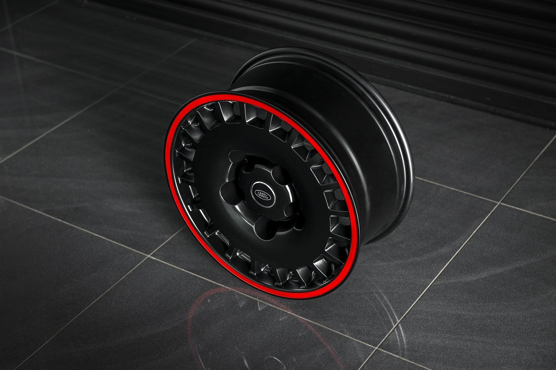 Land Rover Defender (1991-2016) Alloy Wheels - Huntsman 1945 Retro Classic - Image 3