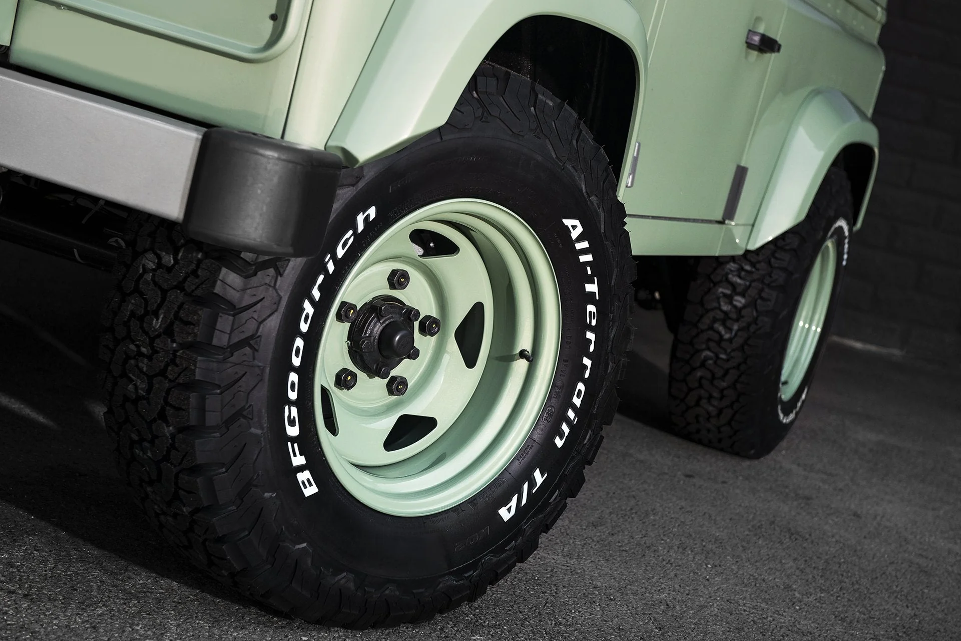 Land Rover Defender (1991-2016) Steel Wheels - 1947 Heritage - Image 12
