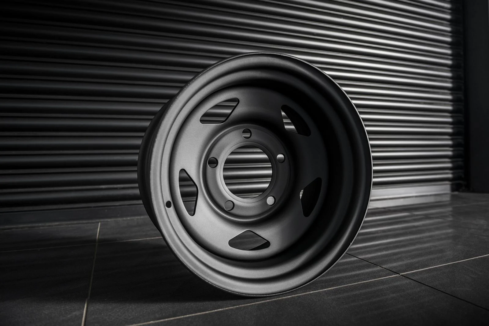 Land Rover Defender (1991-2016) Steel Wheels - 1947 Heritage - Image 4