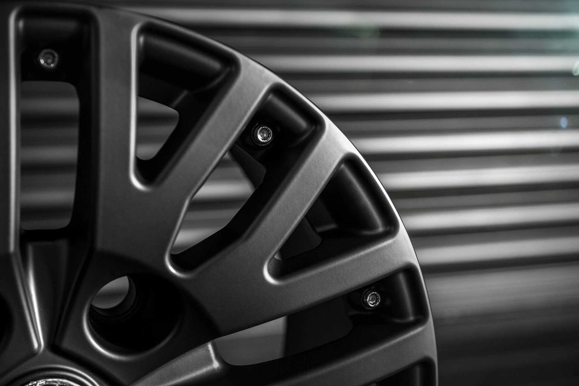 Land Rover Defender (1991-2016) Alloy Wheels - 1983 - Image 5