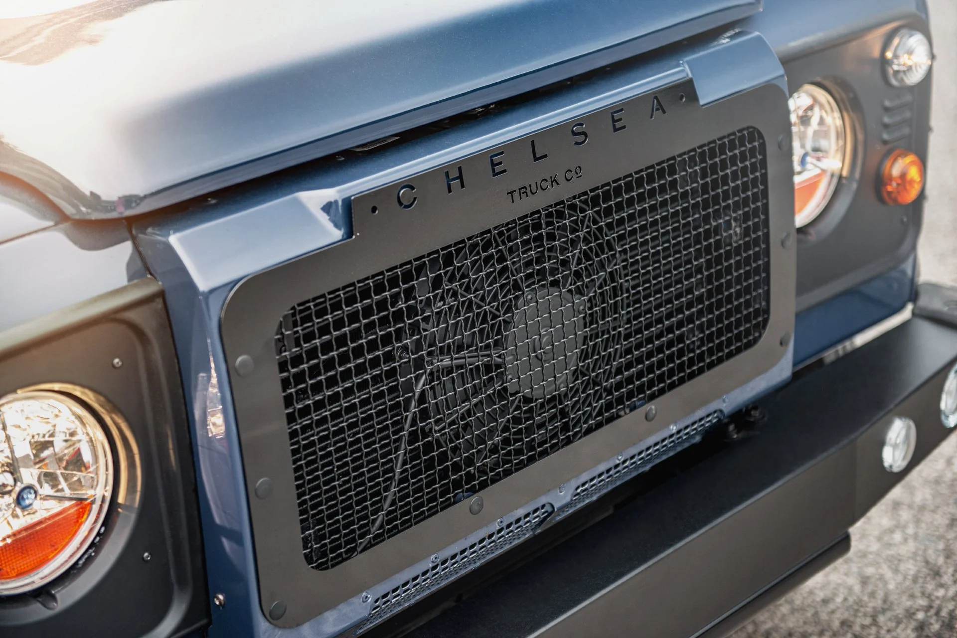 LAND ROVER DEFENDER (1991-2016) 'CHELSEA' FRONT GRILLE WITH STAINLESS STEEL MESH - Image 10