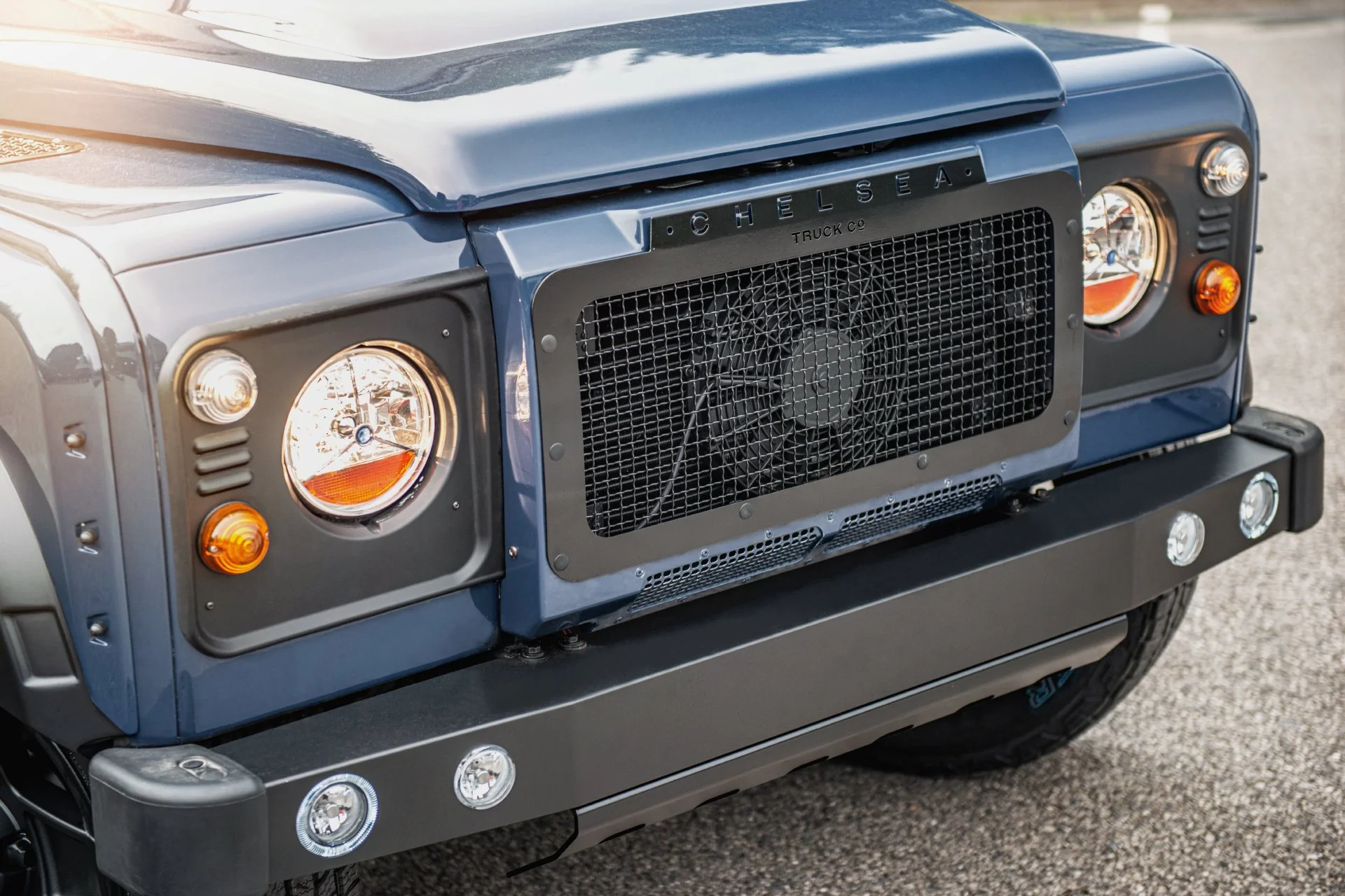 LAND ROVER DEFENDER (1991-2016) 'CHELSEA' FRONT GRILLE WITH STAINLESS STEEL MESH - Image 7