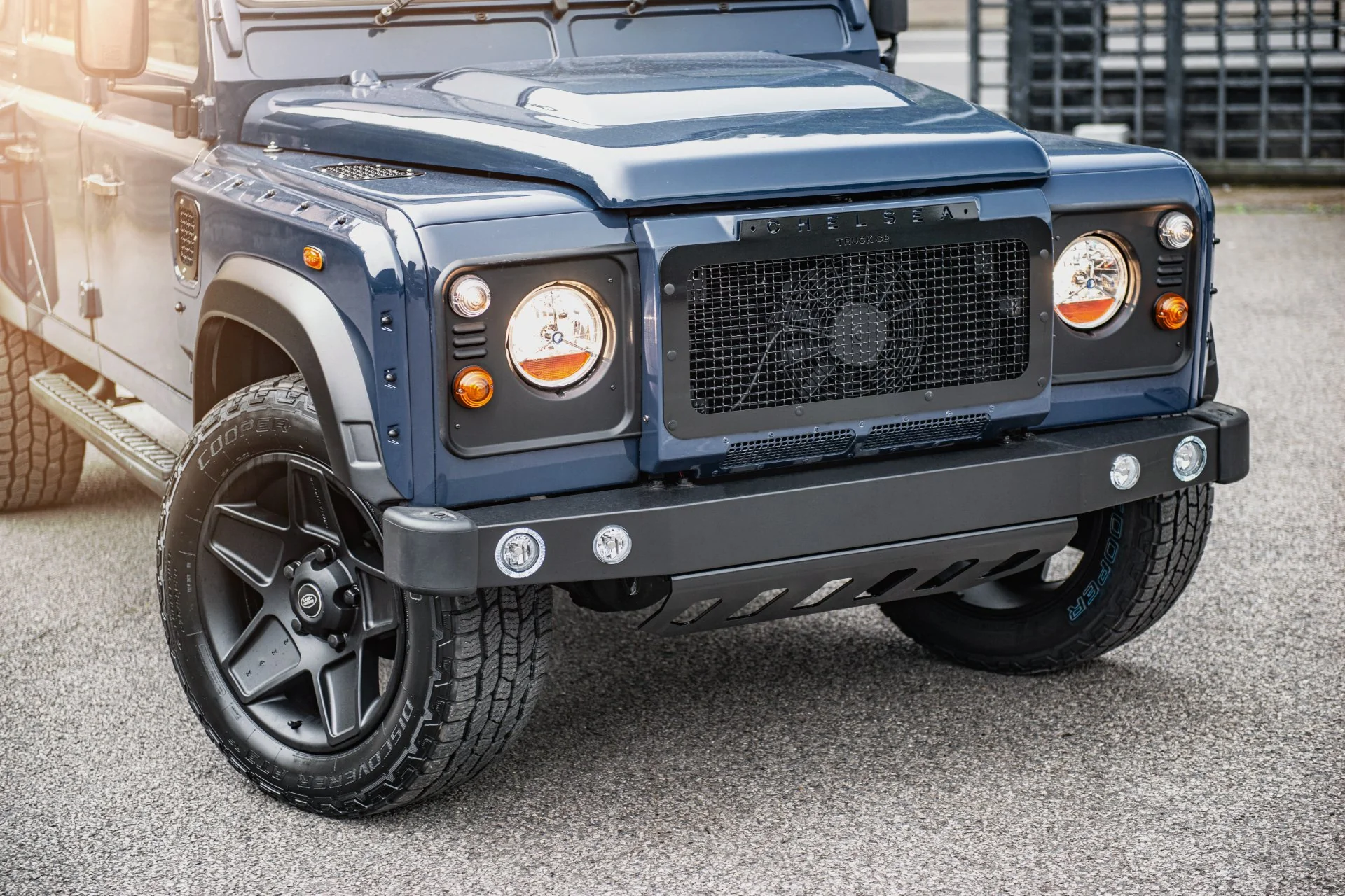 LAND ROVER DEFENDER (1991-2016) 'CHELSEA' FRONT GRILLE WITH STAINLESS STEEL MESH - Image 9