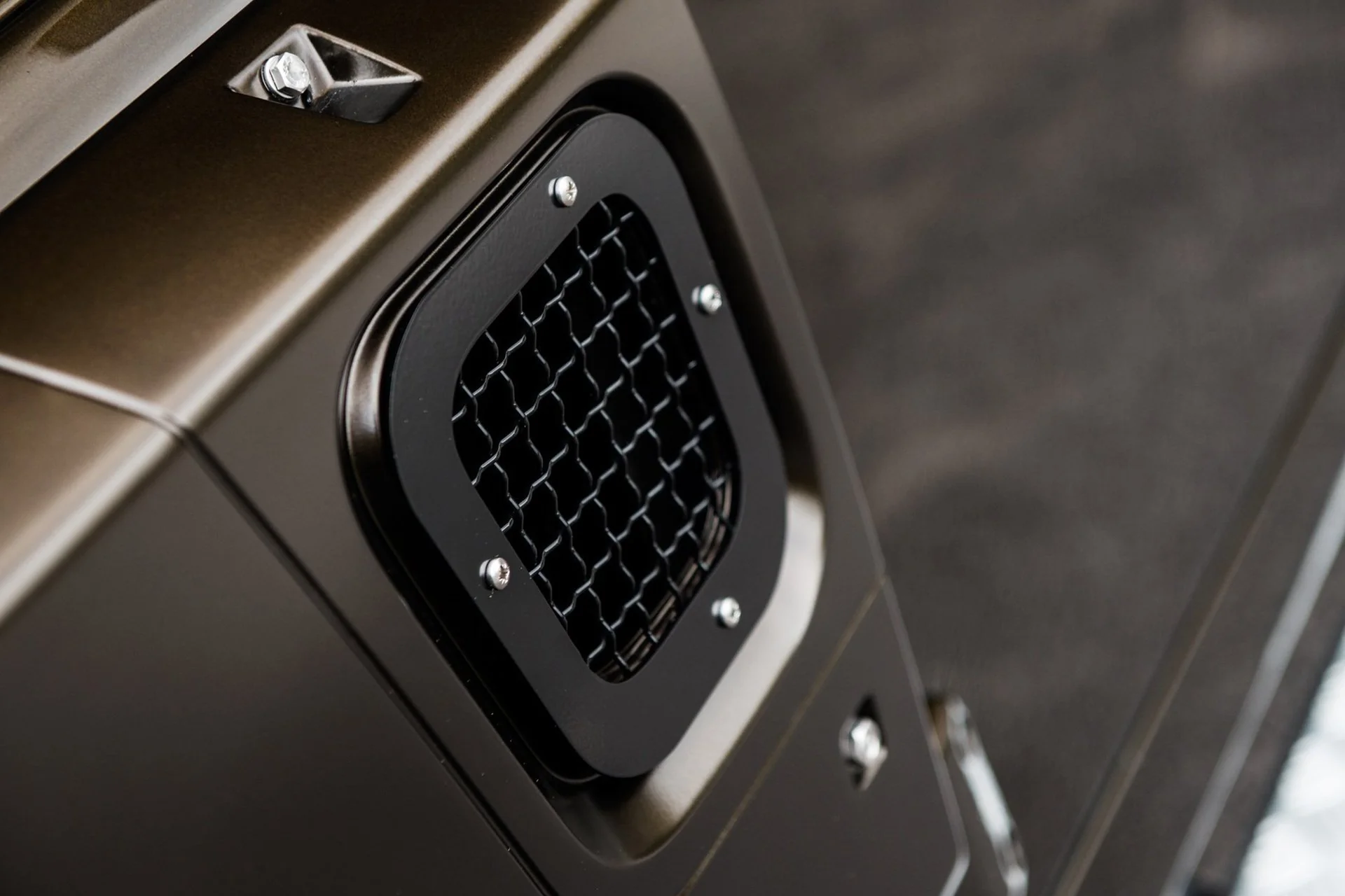 Land Rover Defender (1991-2016) Side Vents with Stainless Steel Mesh (Pair) - Image 3