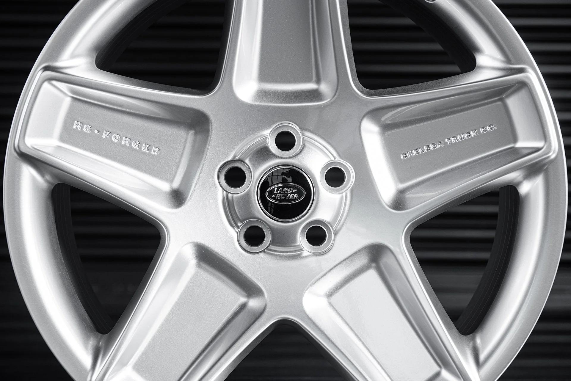 Land Rover Defender (2020 Onwards) RS-Forged Alloy Wheels - Mondial Retro - Image 4