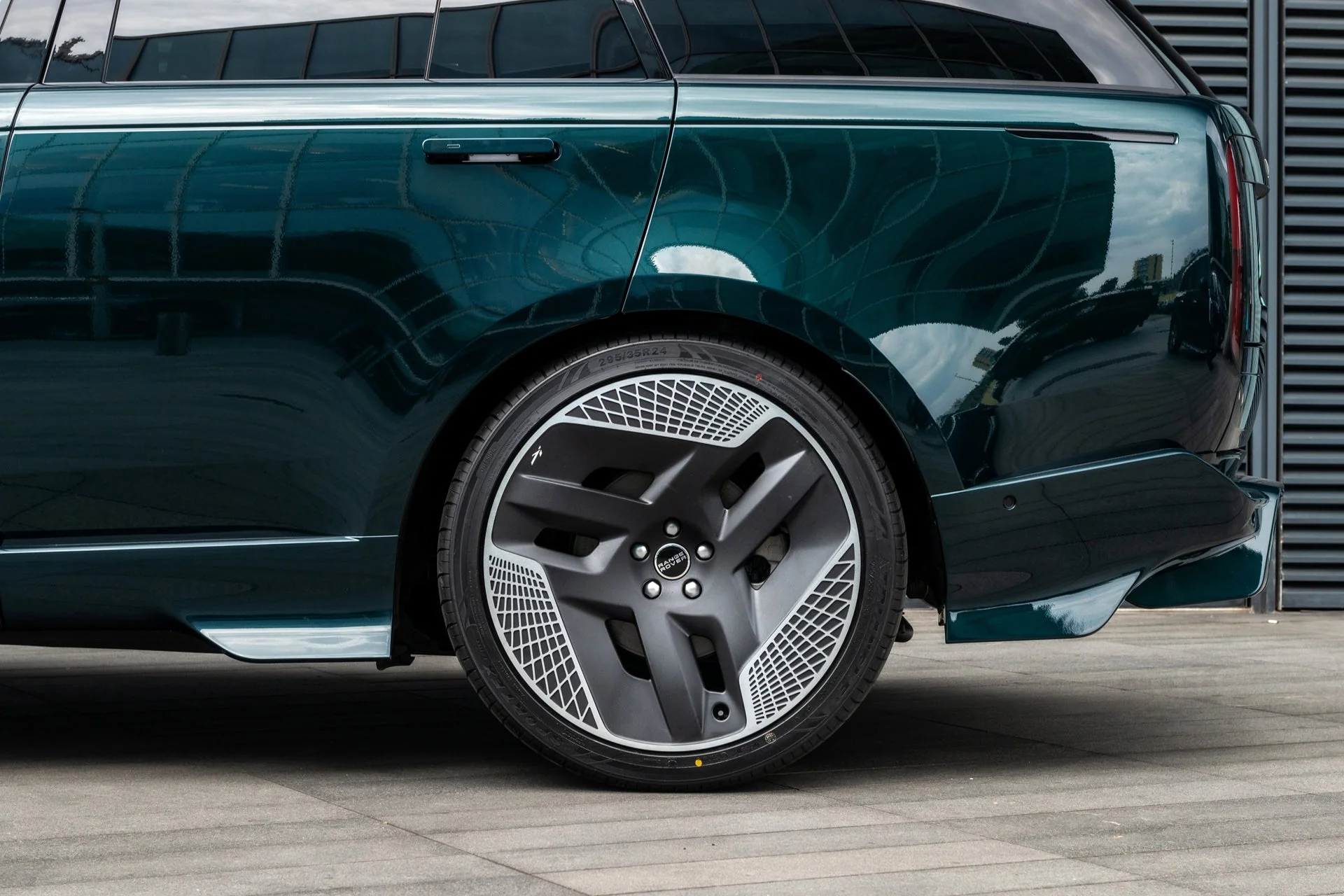 Range Rover (2022 Onwards) Type 33 Fintail Forged Alloy Wheels - Image 12