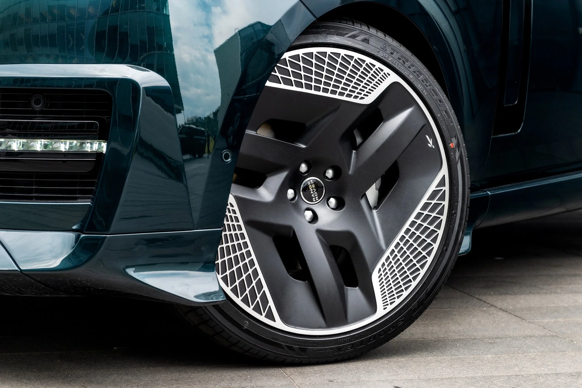 Range Rover (2022 Onwards) Type 33 Fintail Forged Alloy Wheels - Image 8