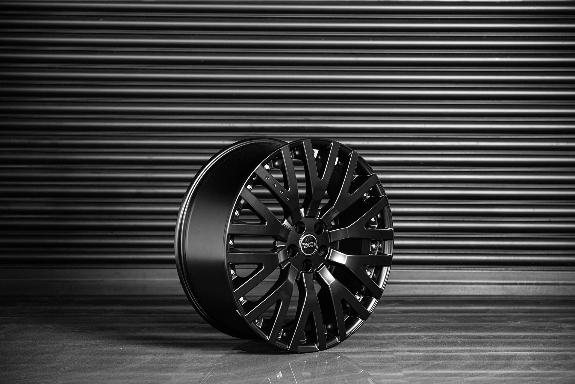 Range Rover Sport SVR (2018 Onwards) RS-2 Light Alloy Wheels - Image 19